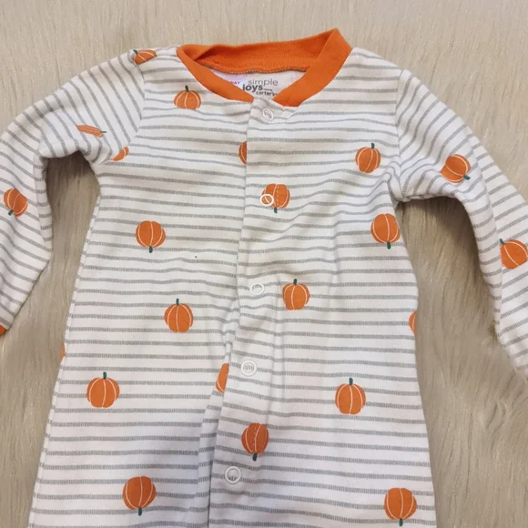 Simple Joys white and gray striped pumpkin footsie PJs size 6-9M - Picture 3 of 5